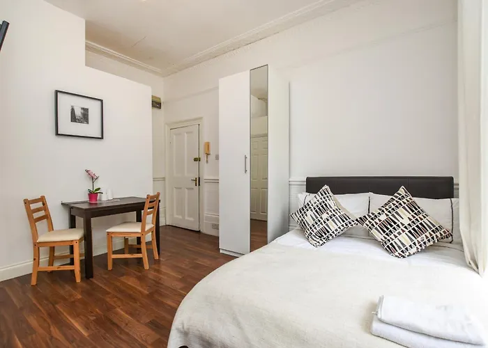 Lovely Studio With Park View In Camden Kings Cross Zone1
